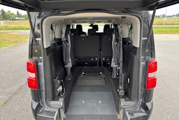 musta Peugeot Traveller 2019 kuva 18.