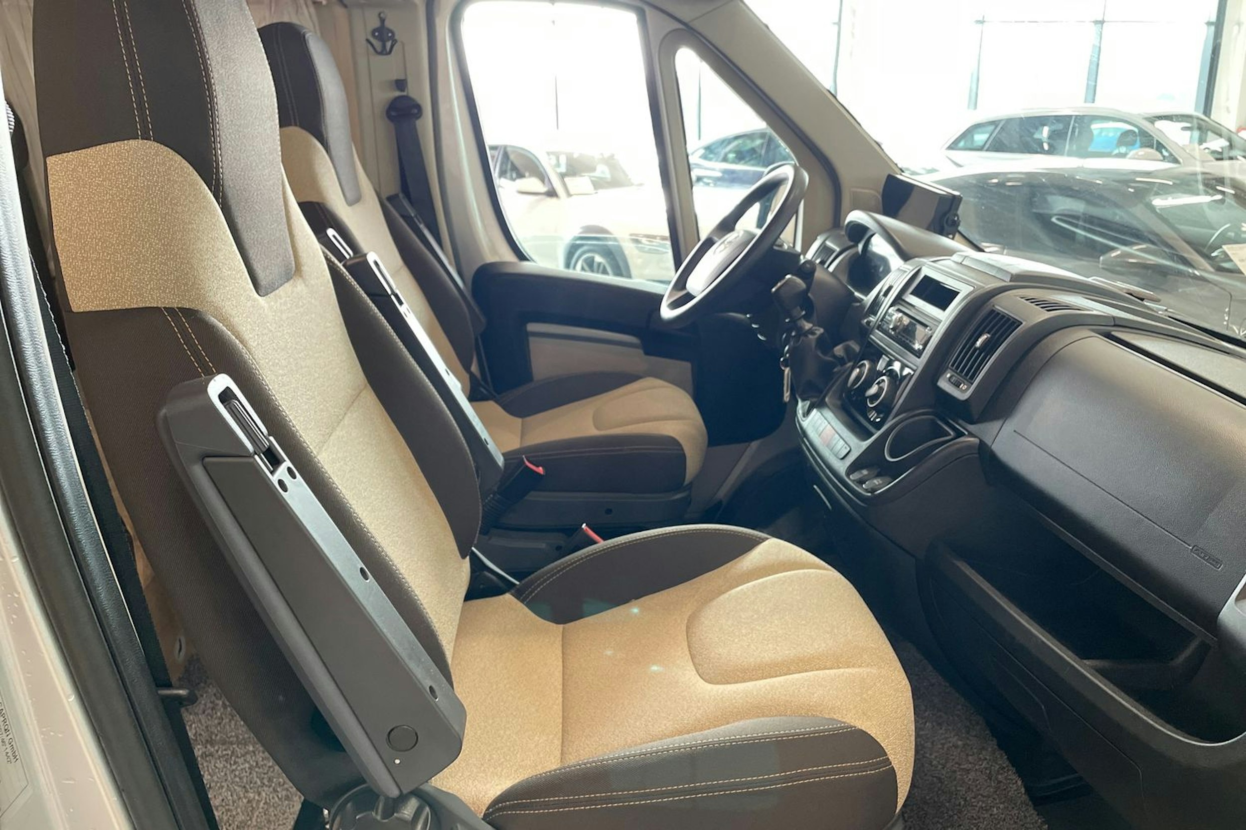 harmaa Poessl Roadcar 540 2018 kuva 13.