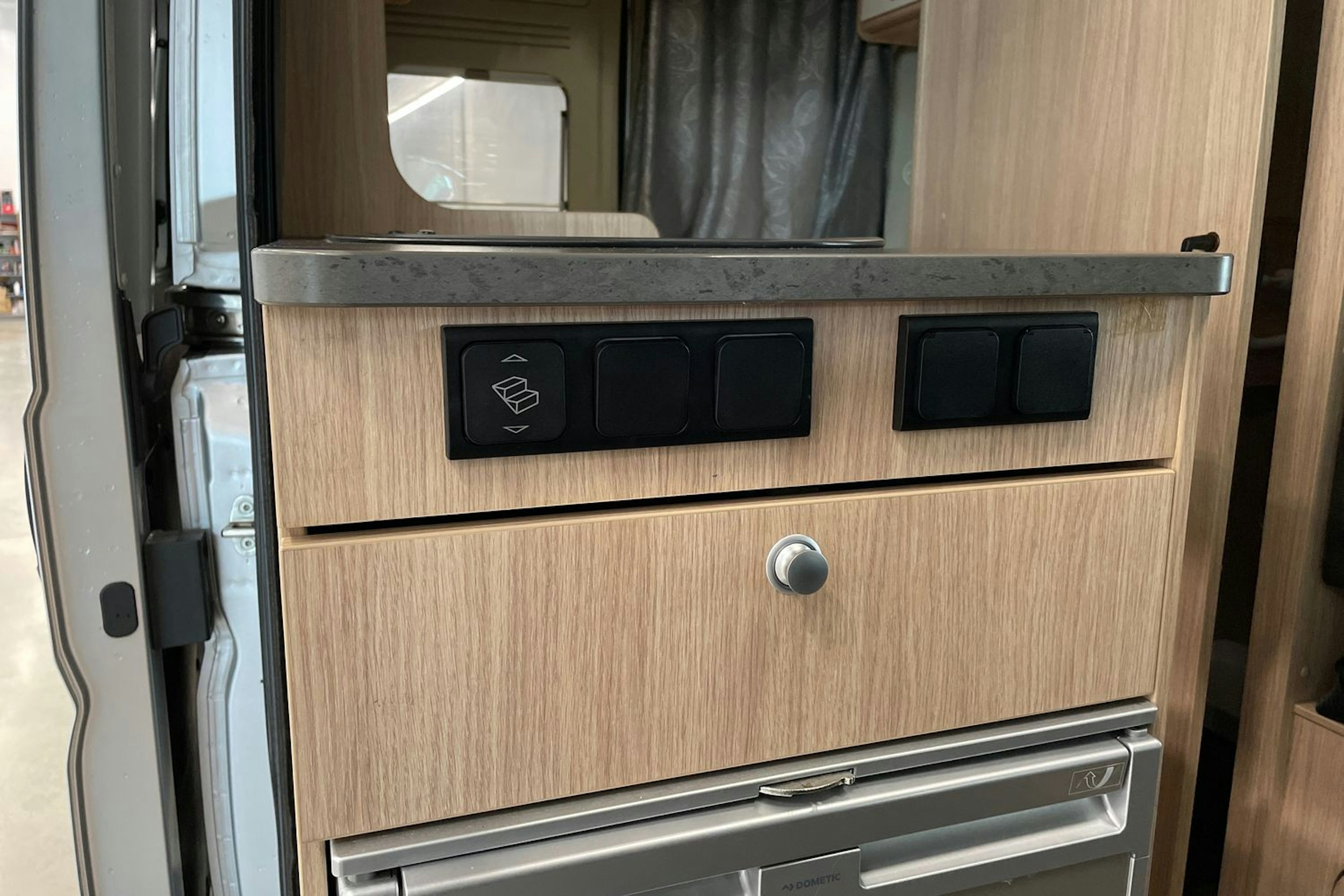 harmaa Poessl Roadcar 540 2018 kuva 16.