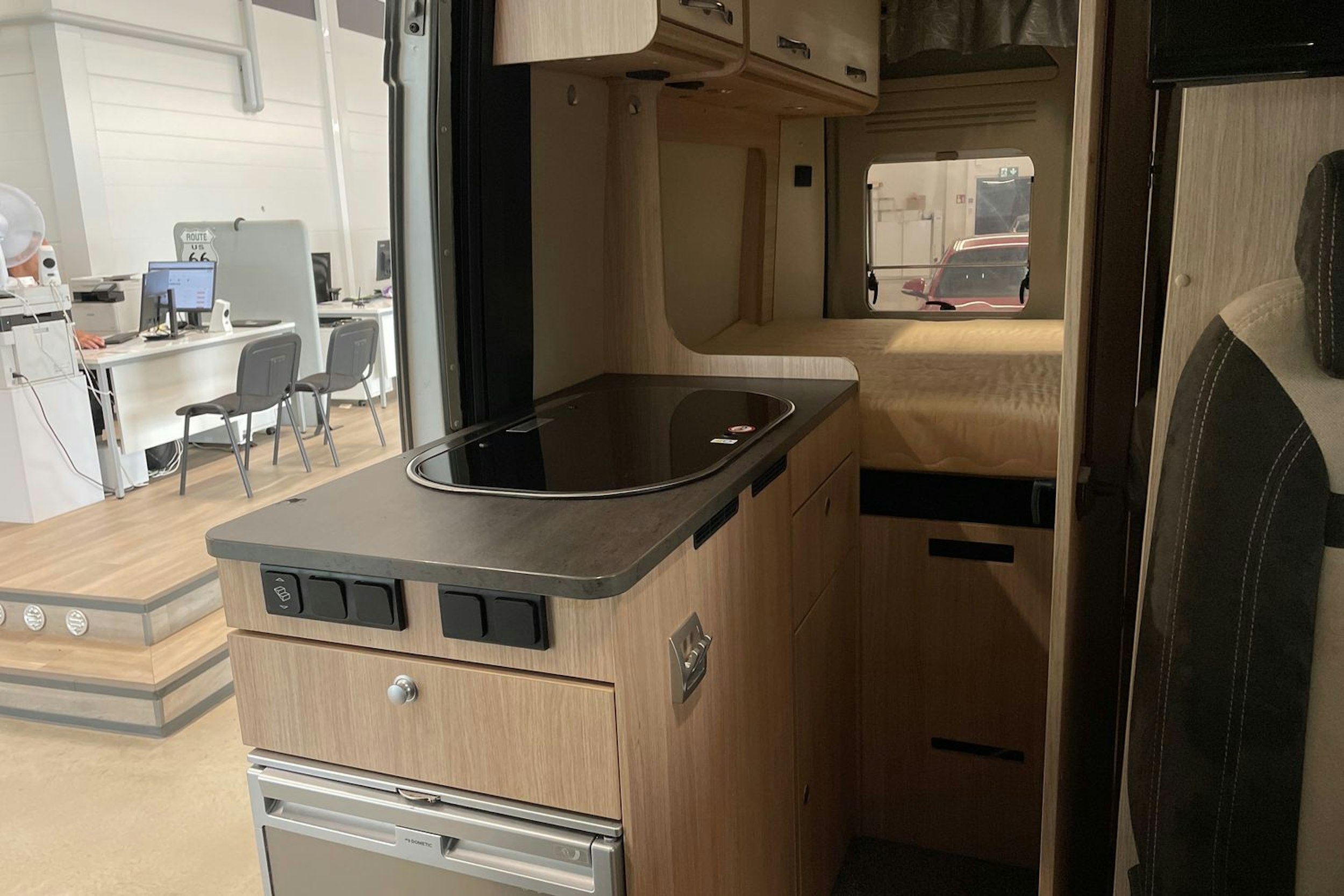 harmaa Poessl Roadcar 540 2018 kuva 18.