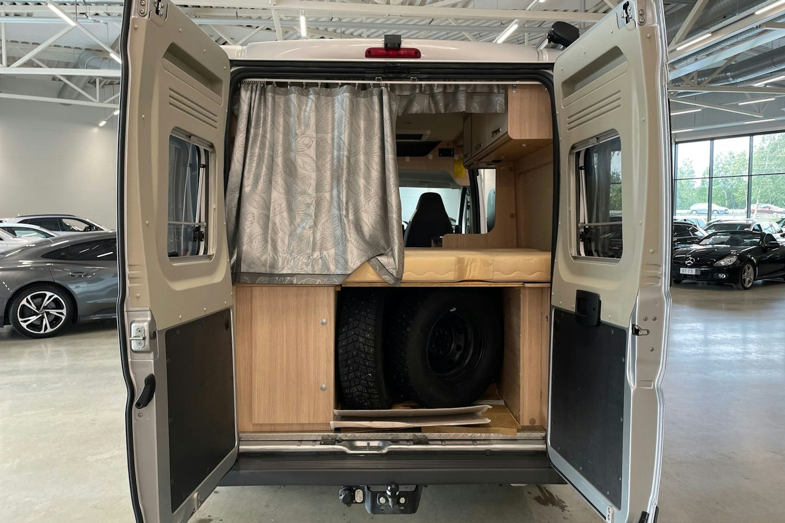 harmaa Poessl Roadcar 540 2018 kuva 27.
