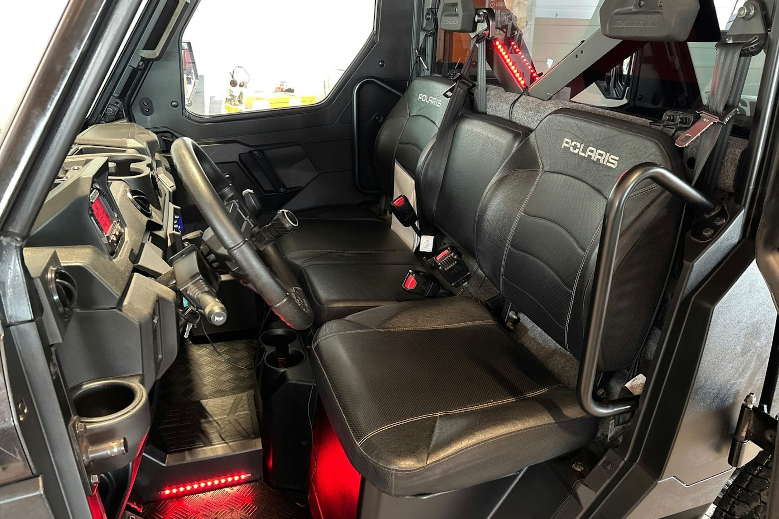 musta Polaris RANGER DIESEL 2023 kuva 16.