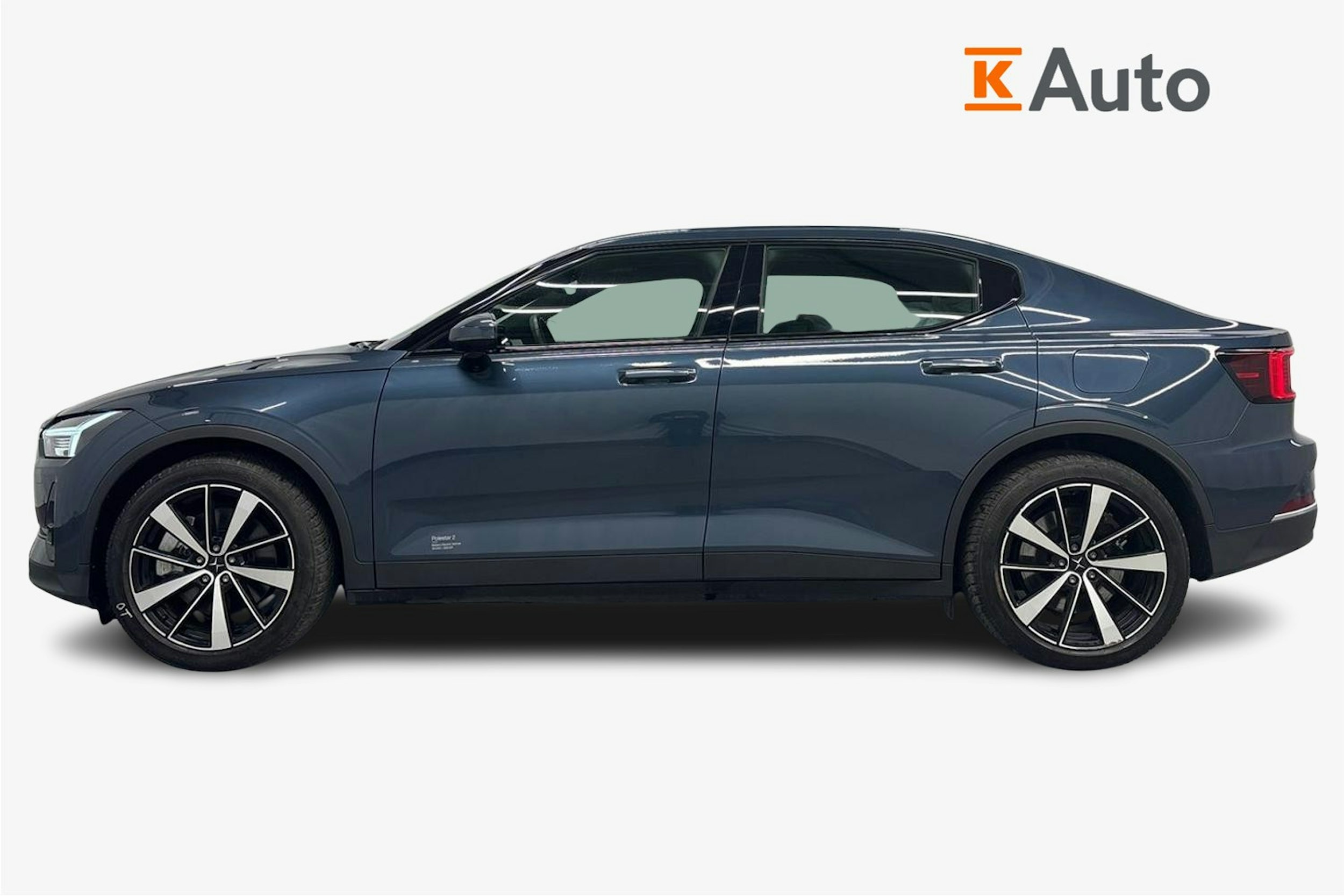 sininen Polestar 2 2021 kuva 6.