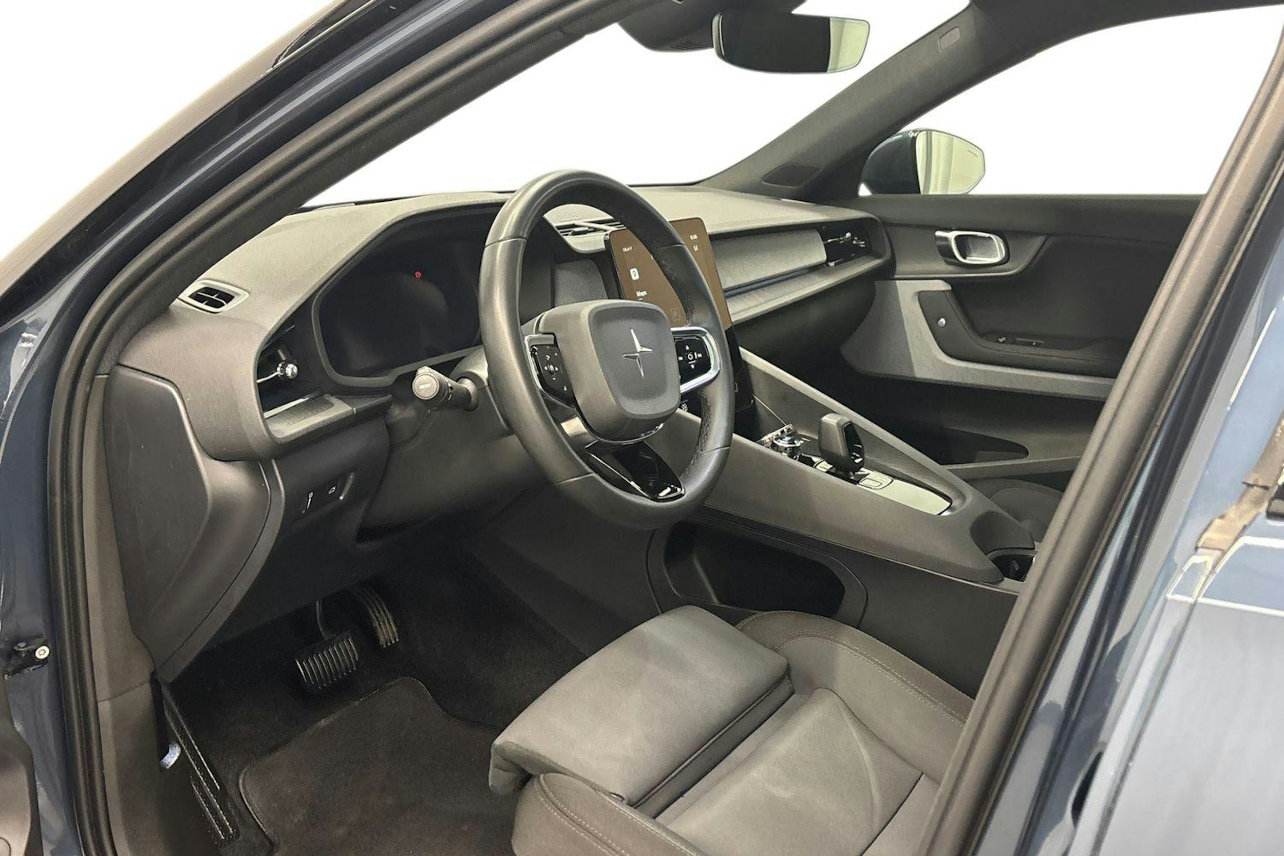 sininen Polestar 2 2021 kuva 7.