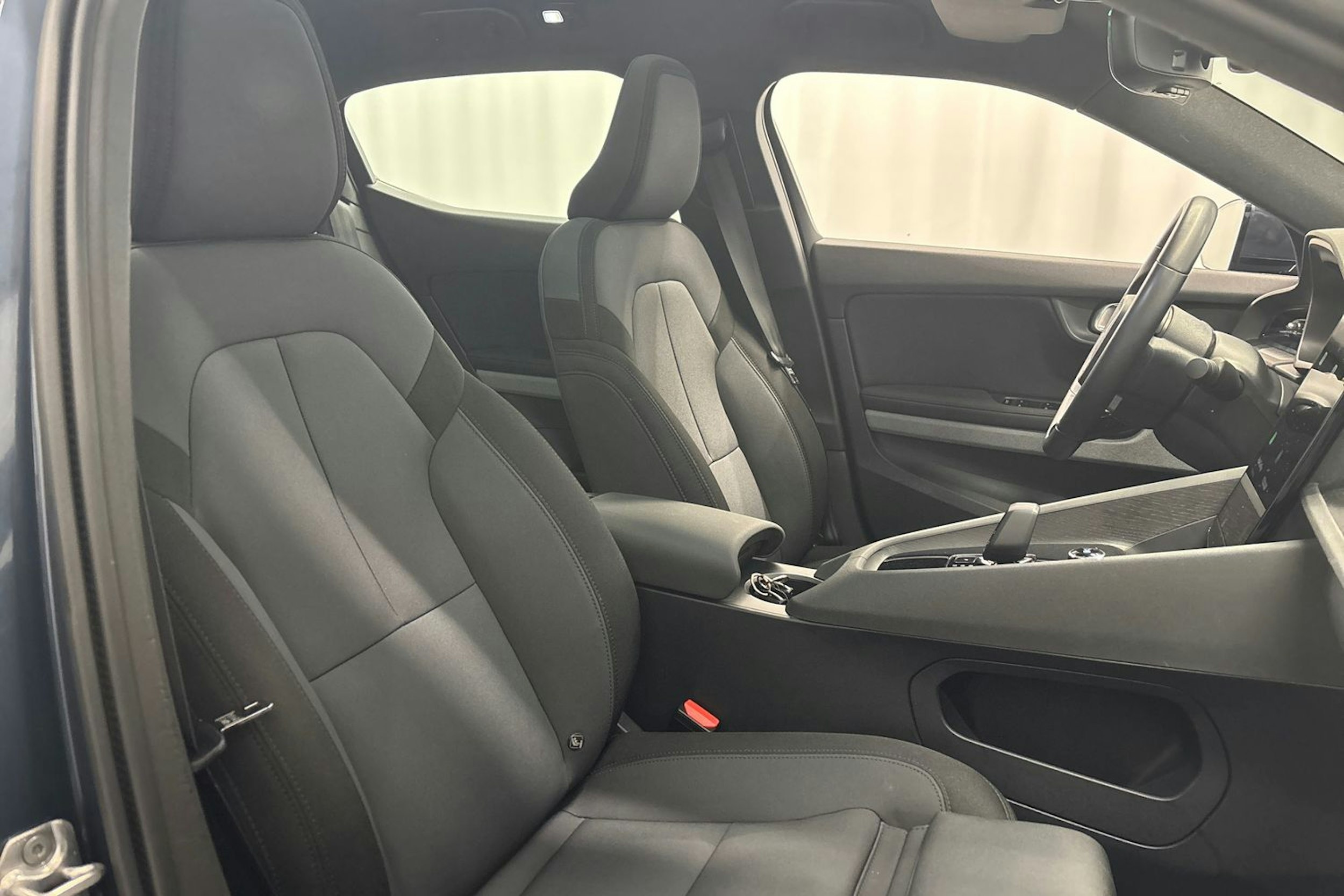 sininen Polestar 2 2021 kuva 14.