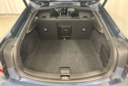 sininen Polestar 2 2021 kuva 15.