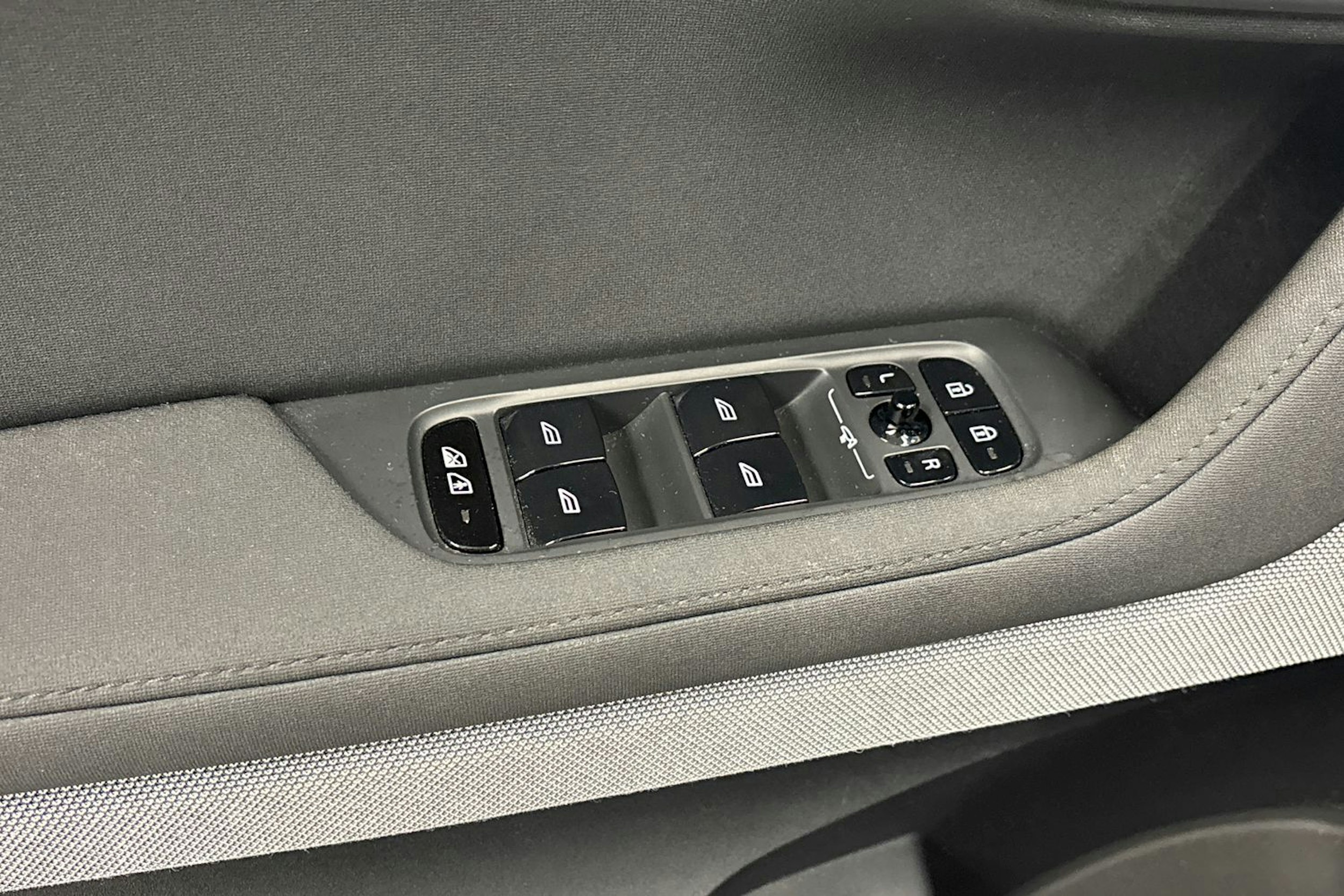 sininen Polestar 2 2021 kuva 17.