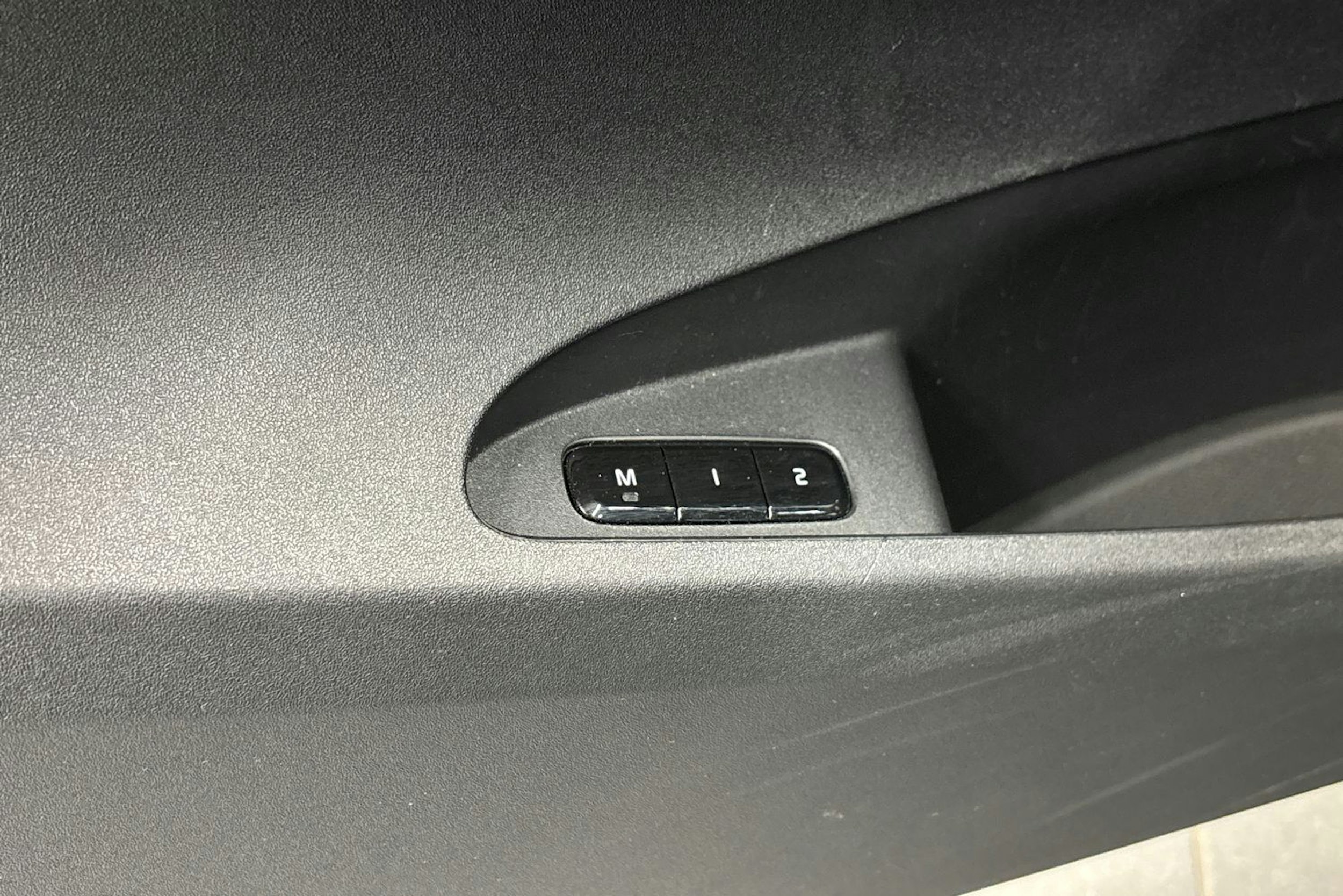 sininen Polestar 2 2021 kuva 18.