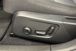 sininen Polestar 2 2021 kuva 19.