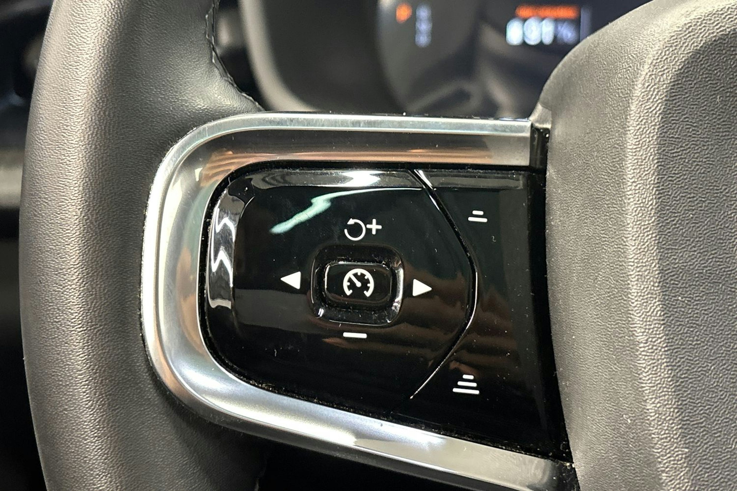 sininen Polestar 2 2021 kuva 20.