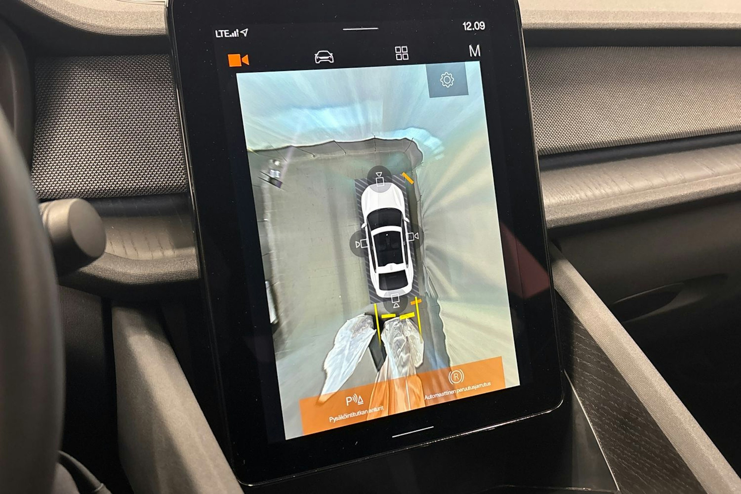 sininen Polestar 2 2021 kuva 24.