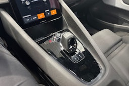 sininen Polestar 2 2021 kuva 25.