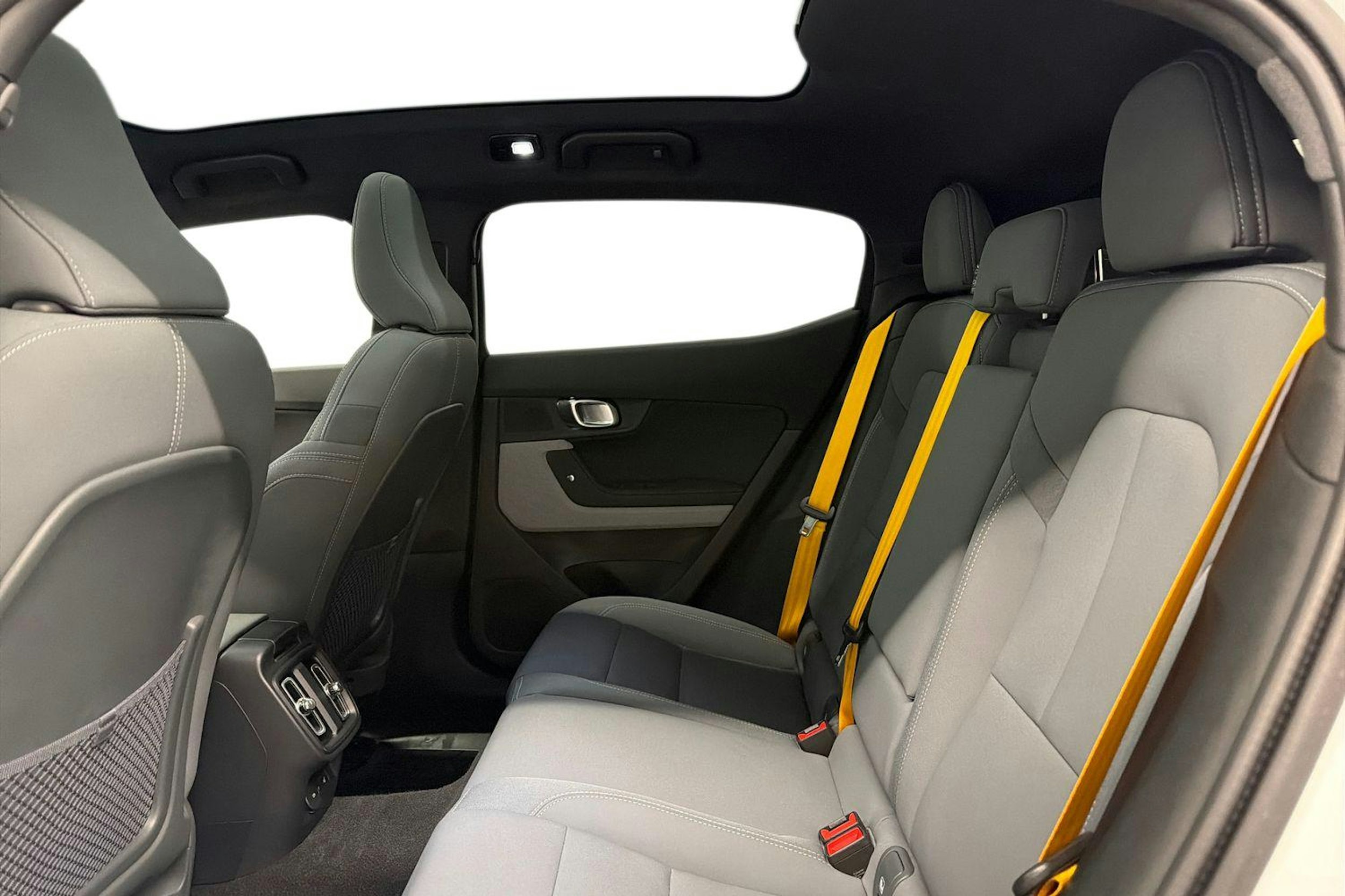 valkoinen Polestar 2 2020 kuva 10.