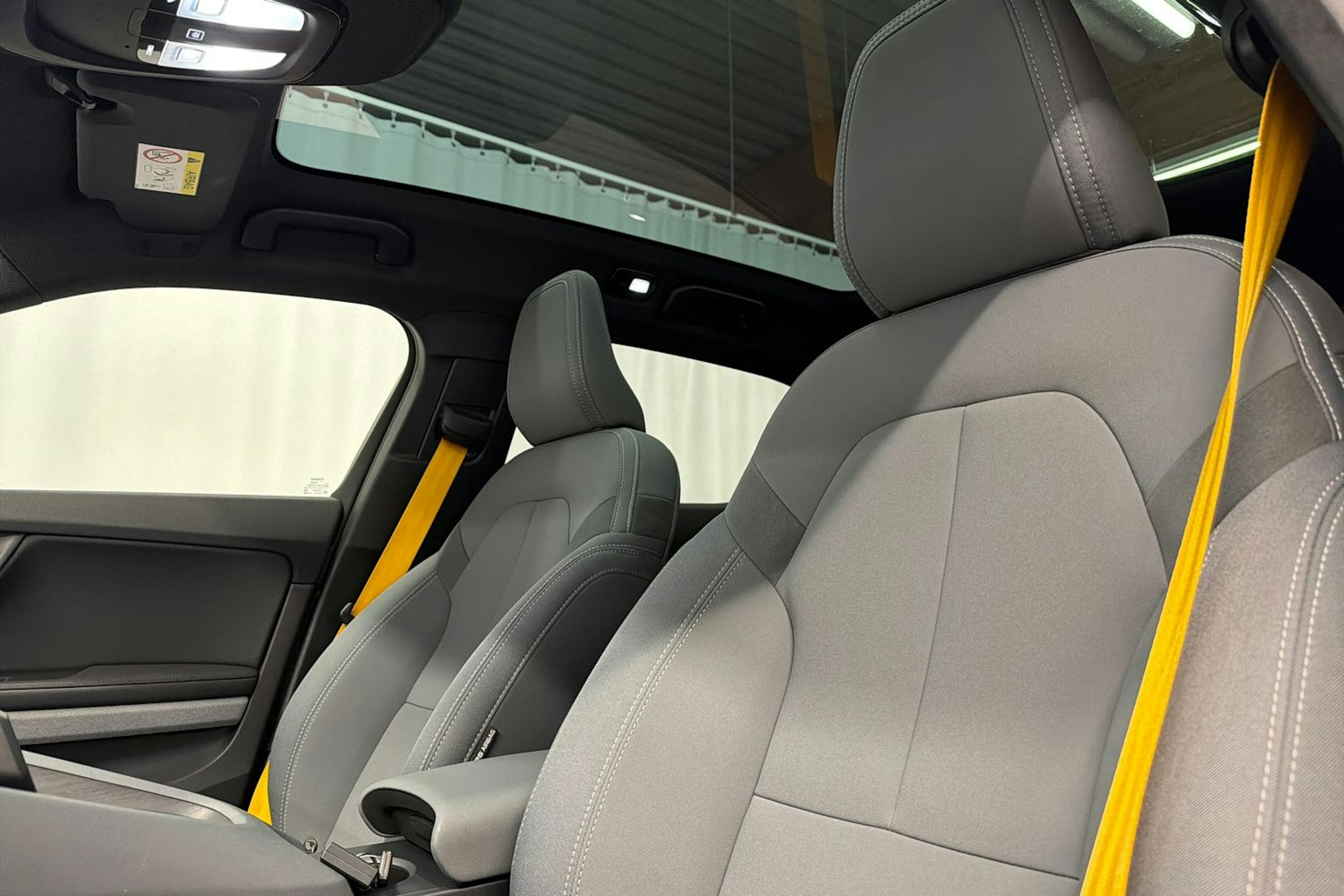 valkoinen Polestar 2 2020 kuva 13.