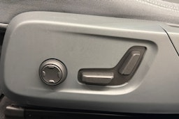 valkoinen Polestar 2 2020 kuva 14.