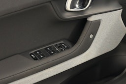 valkoinen Polestar 2 2020 kuva 15.