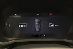 valkoinen Polestar 2 2020 kuva 16.