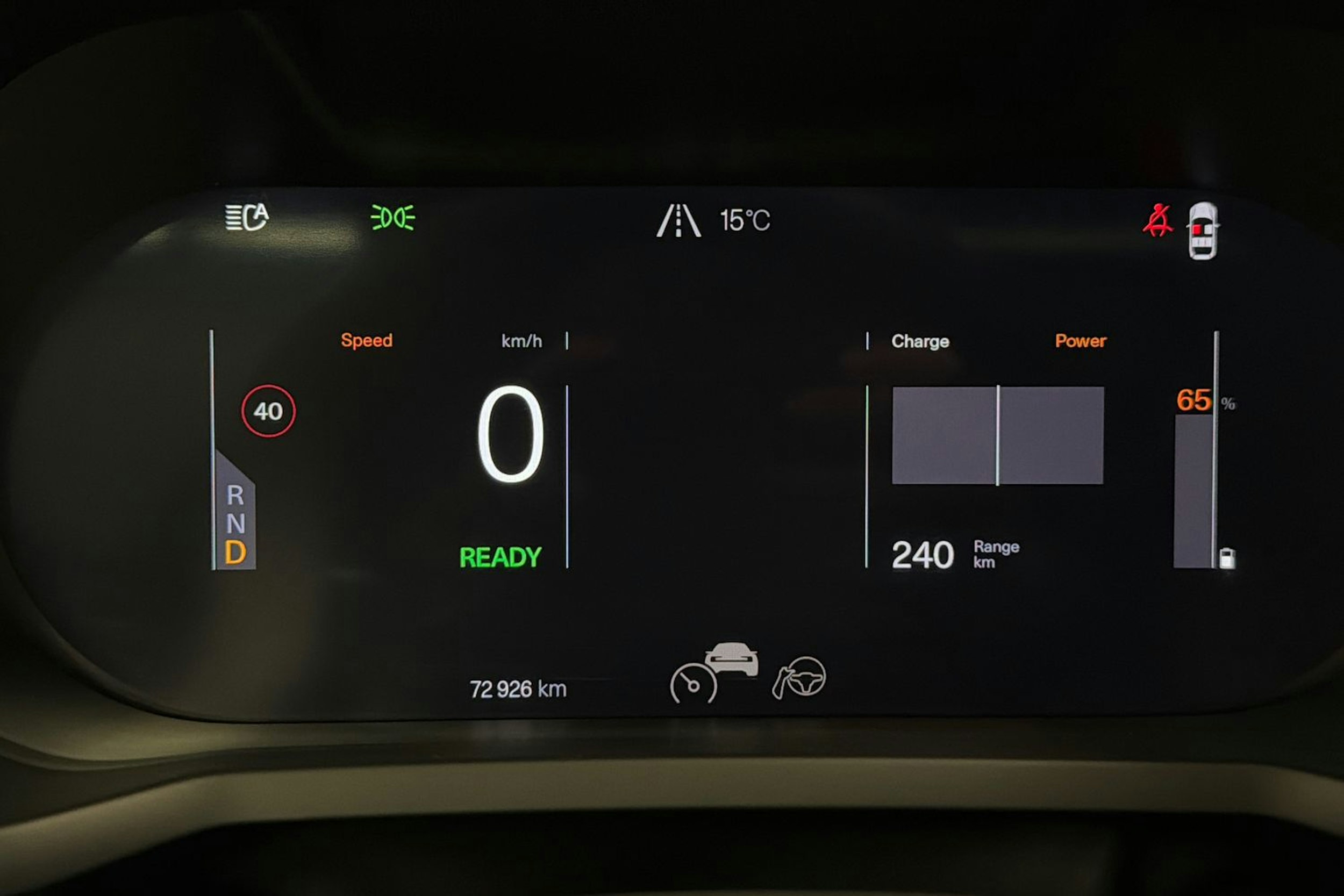 valkoinen Polestar 2 2020 kuva 17.