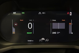 valkoinen Polestar 2 2020 kuva 17.