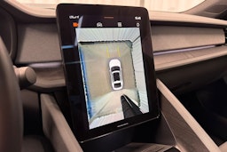 valkoinen Polestar 2 2020 kuva 19.