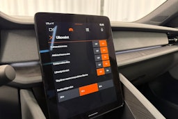 valkoinen Polestar 2 2020 kuva 22.