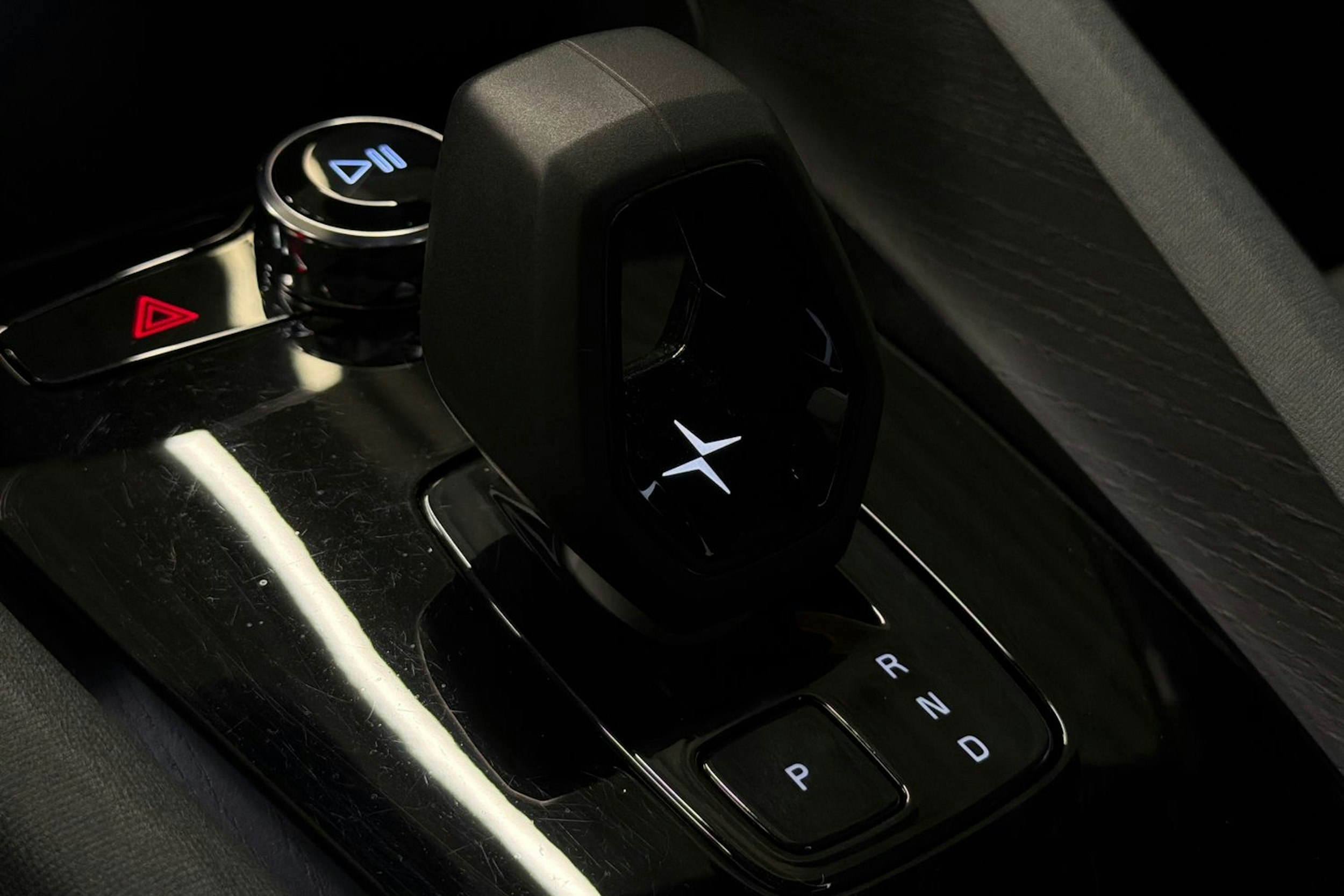 valkoinen Polestar 2 2020 kuva 25.