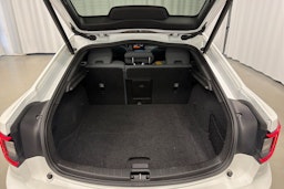 valkoinen Polestar 2 2020 kuva 28.