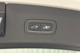 valkoinen Polestar 2 2020 kuva 29.