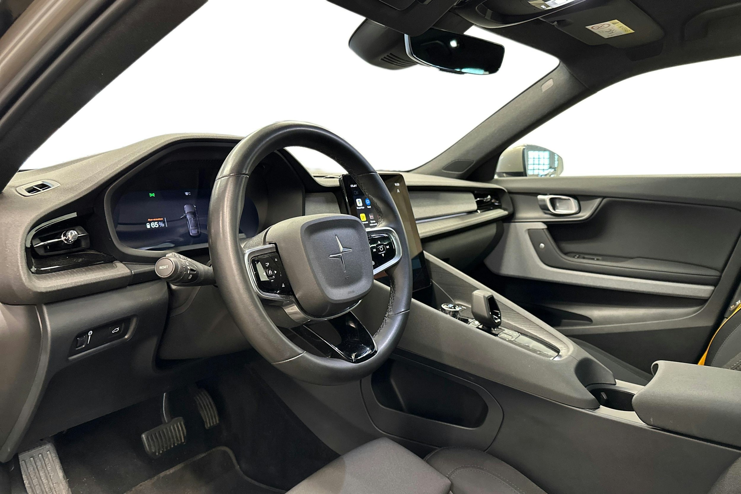 harmaa Polestar 2 2020 kuva 3.