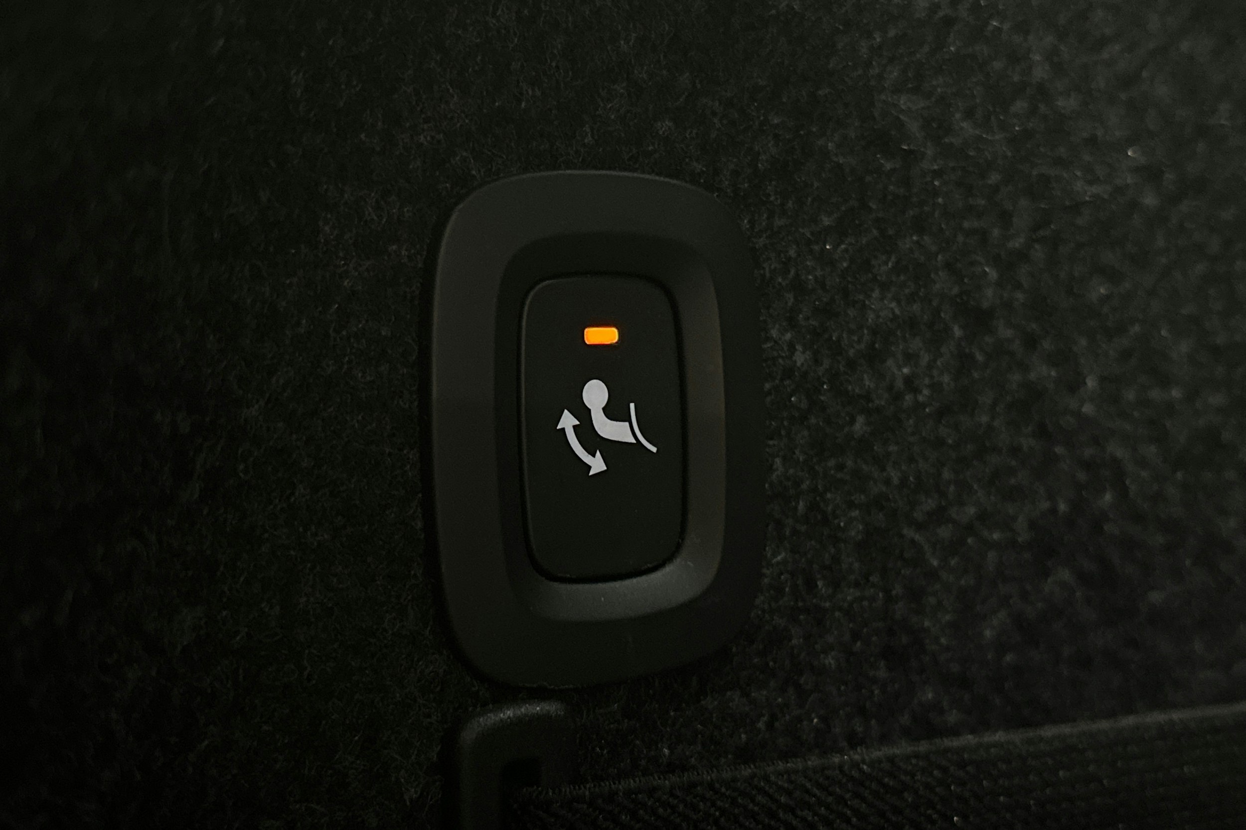 harmaa Polestar 2 2021 kuva 16.