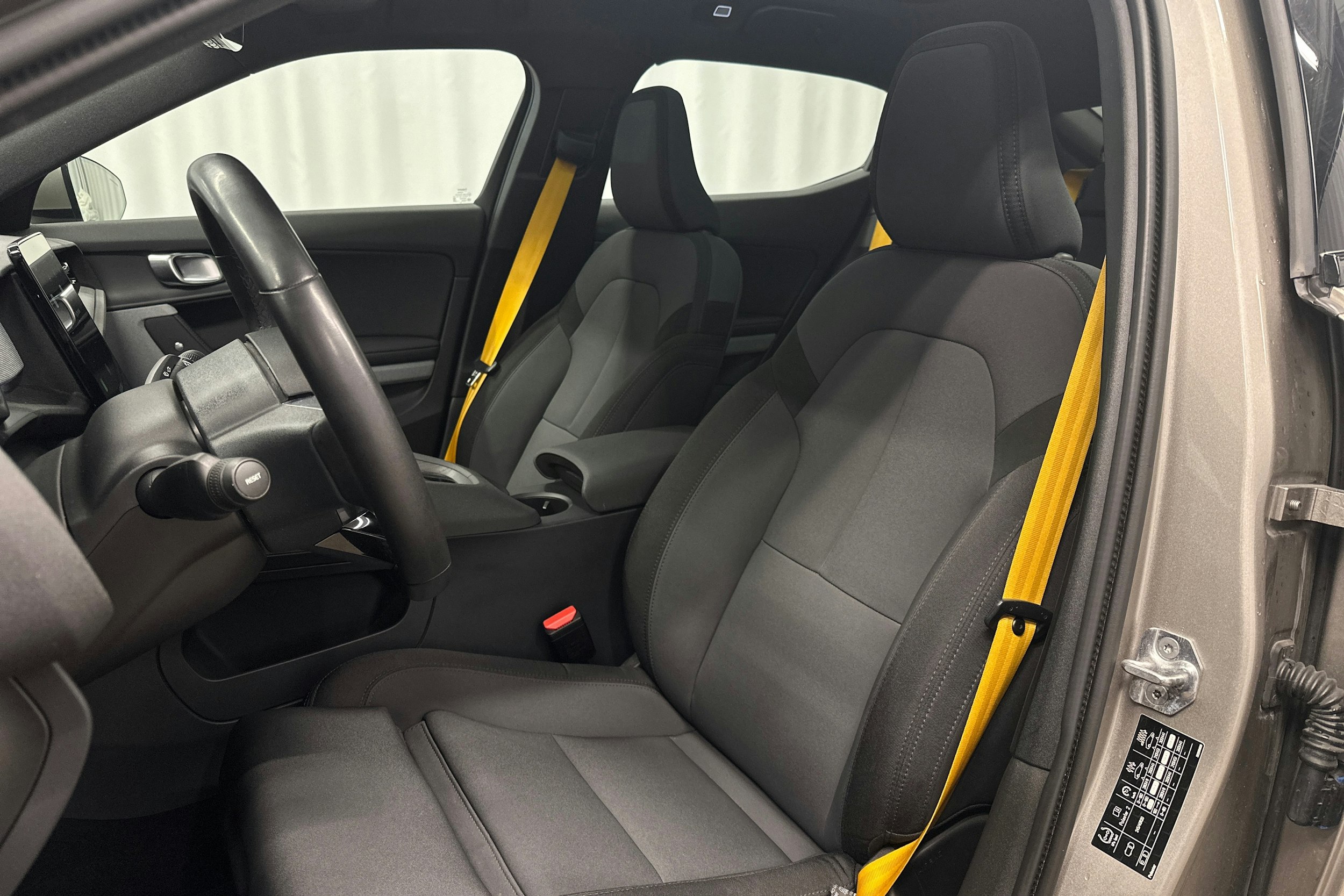 harmaa Polestar 2 2021 kuva 17.