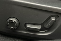 harmaa Polestar 2 2021 kuva 18.