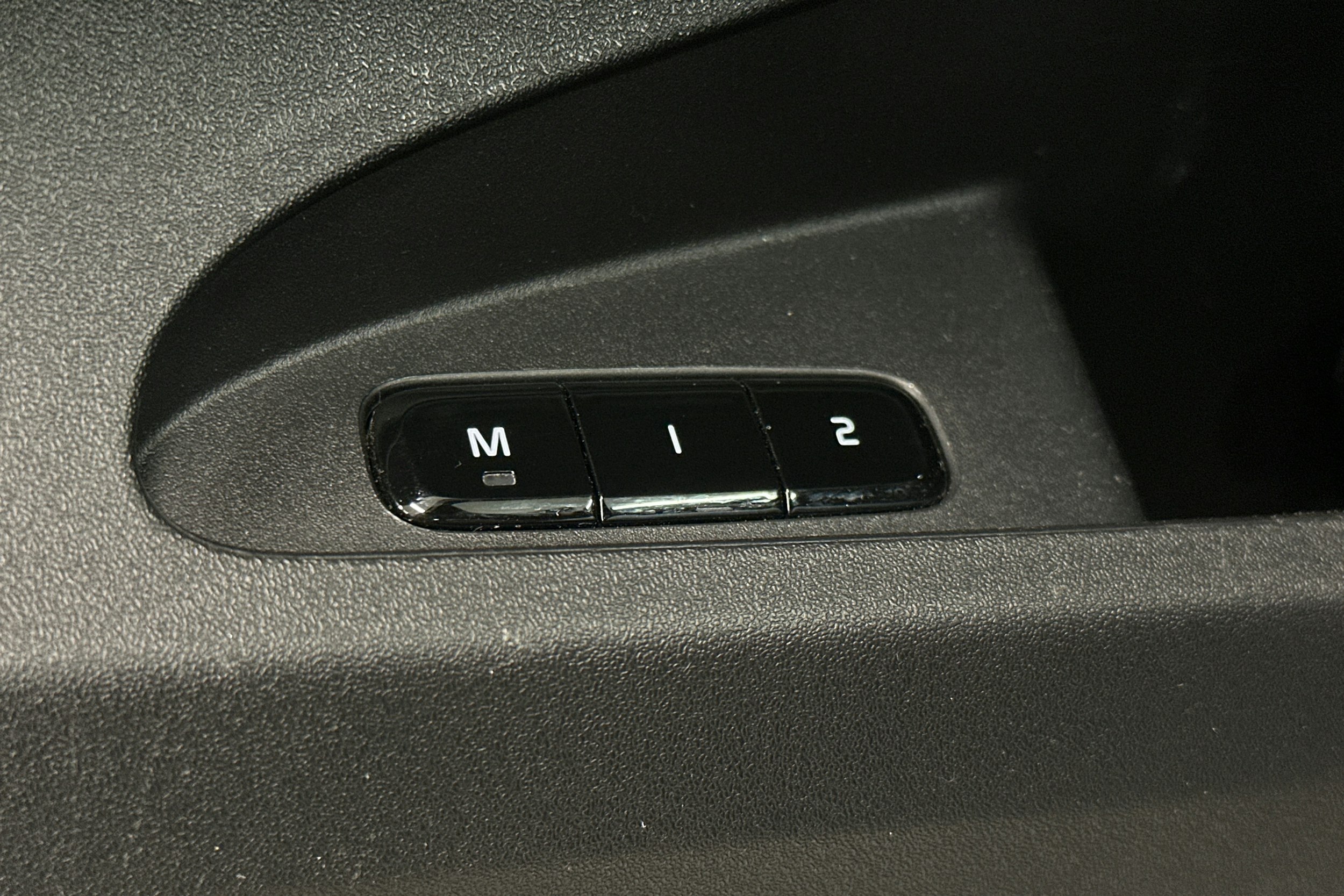 harmaa Polestar 2 2021 kuva 19.