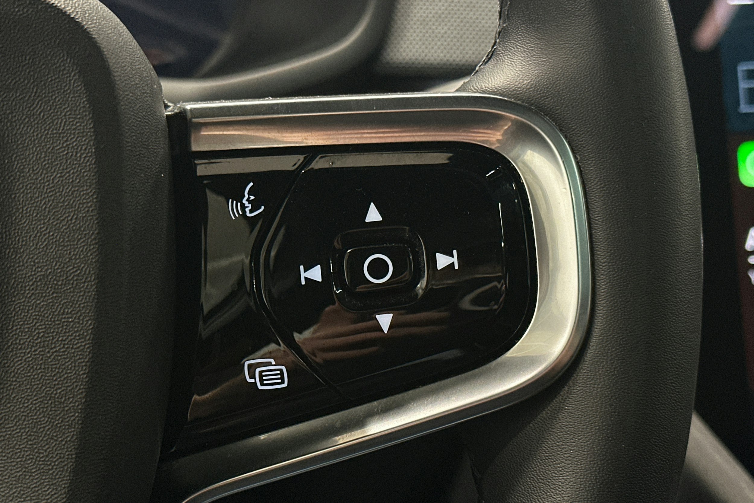 harmaa Polestar 2 2021 kuva 22.