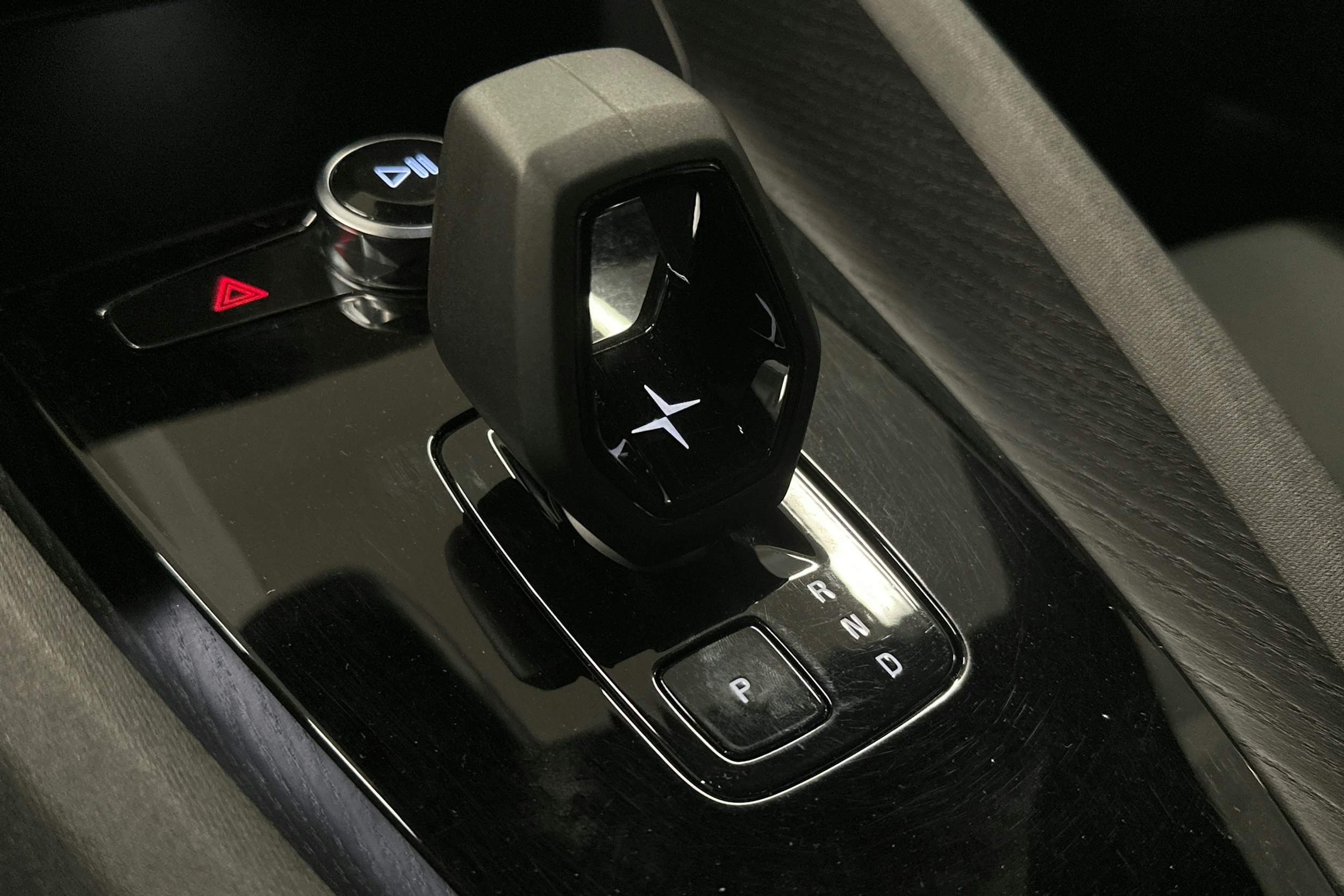harmaa Polestar 2 2021 kuva 29.