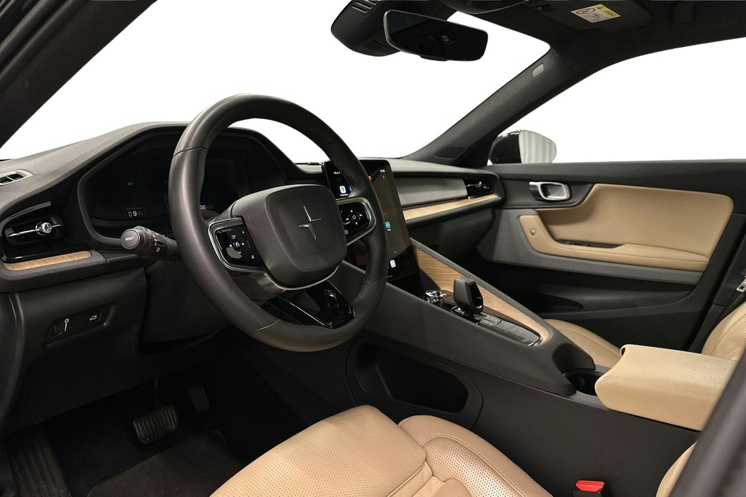 musta Polestar 2 2021 kuva 7.