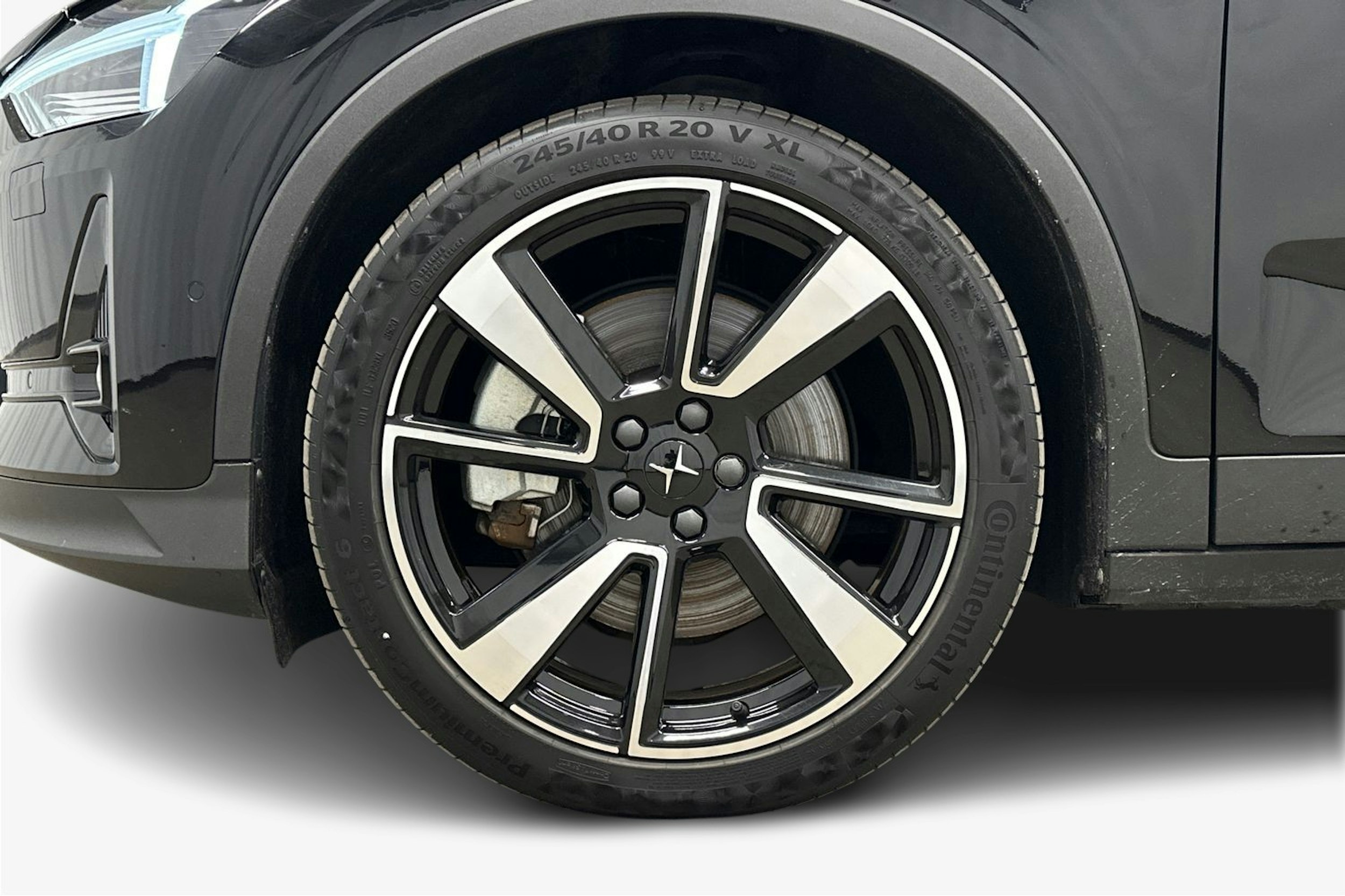 musta Polestar 2 2021 kuva 11.