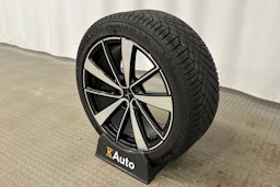 musta Polestar 2 2021 kuva 13.