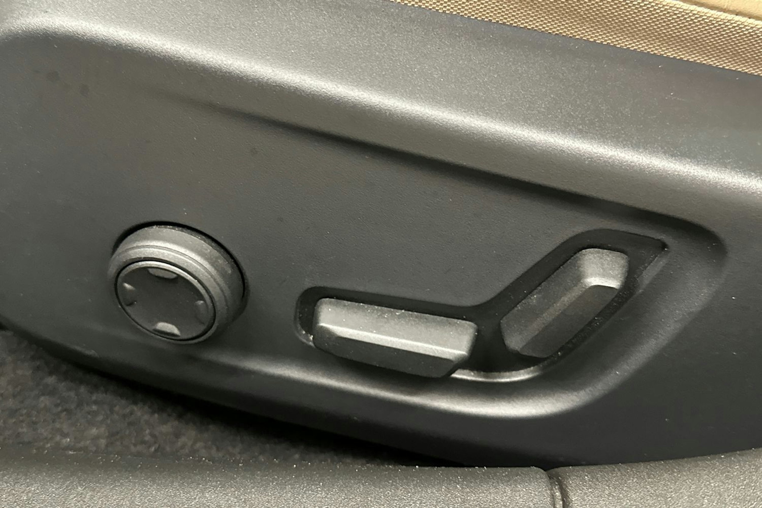 musta Polestar 2 2021 kuva 22.