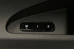 musta Polestar 2 2021 kuva 24.