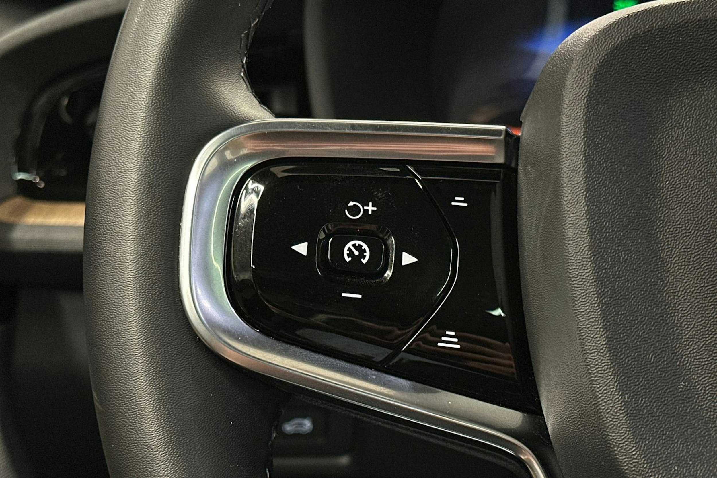 musta Polestar 2 2021 kuva 26.