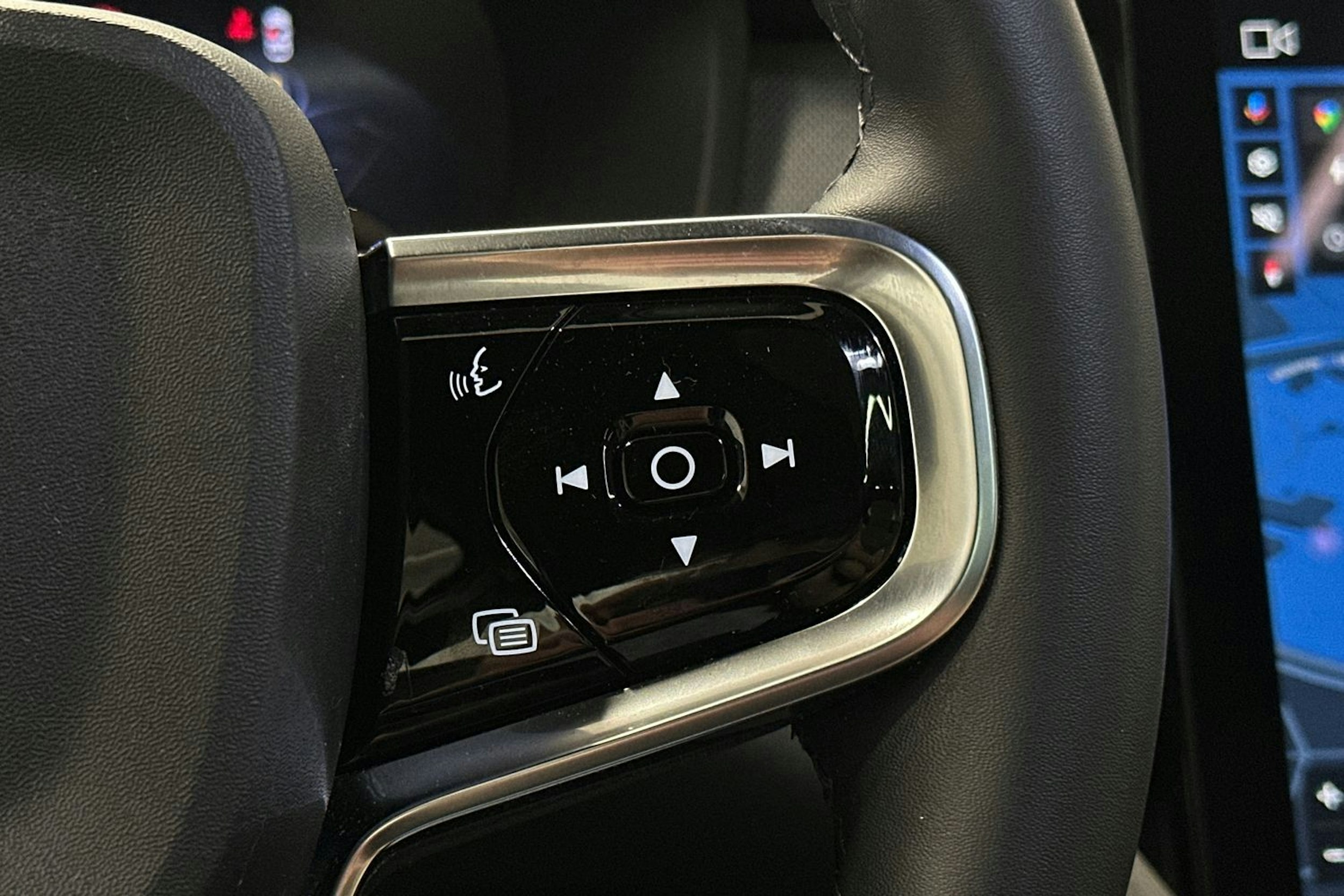 musta Polestar 2 2021 kuva 27.