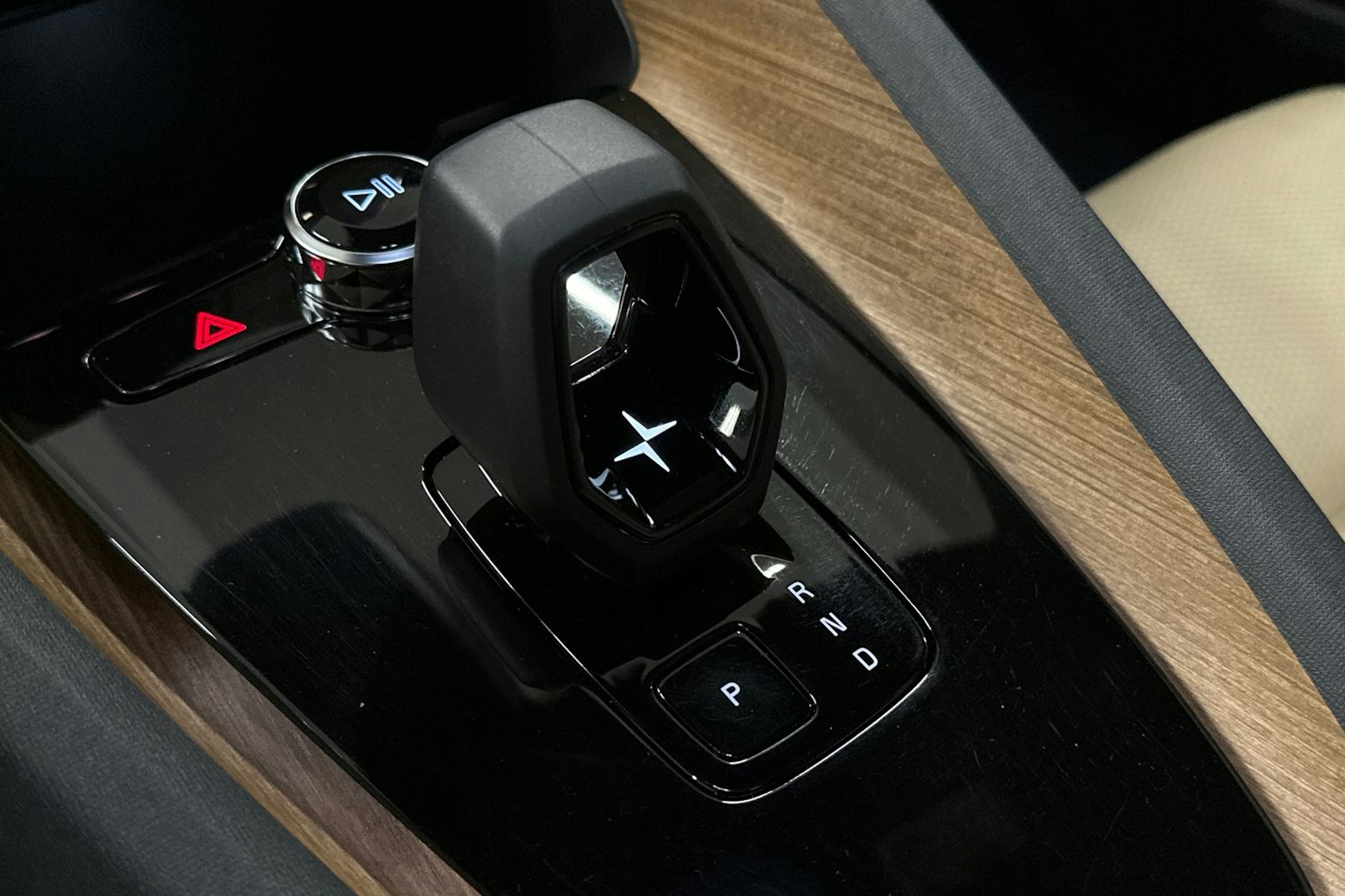 musta Polestar 2 2021 kuva 34.
