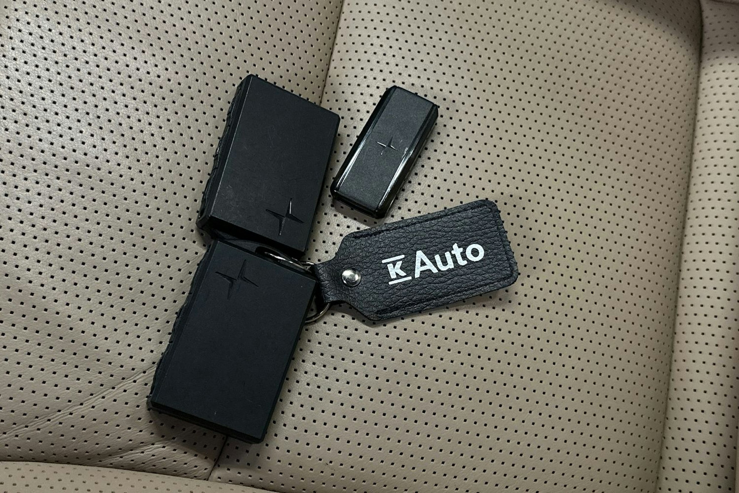 musta Polestar 2 2021 kuva 36.