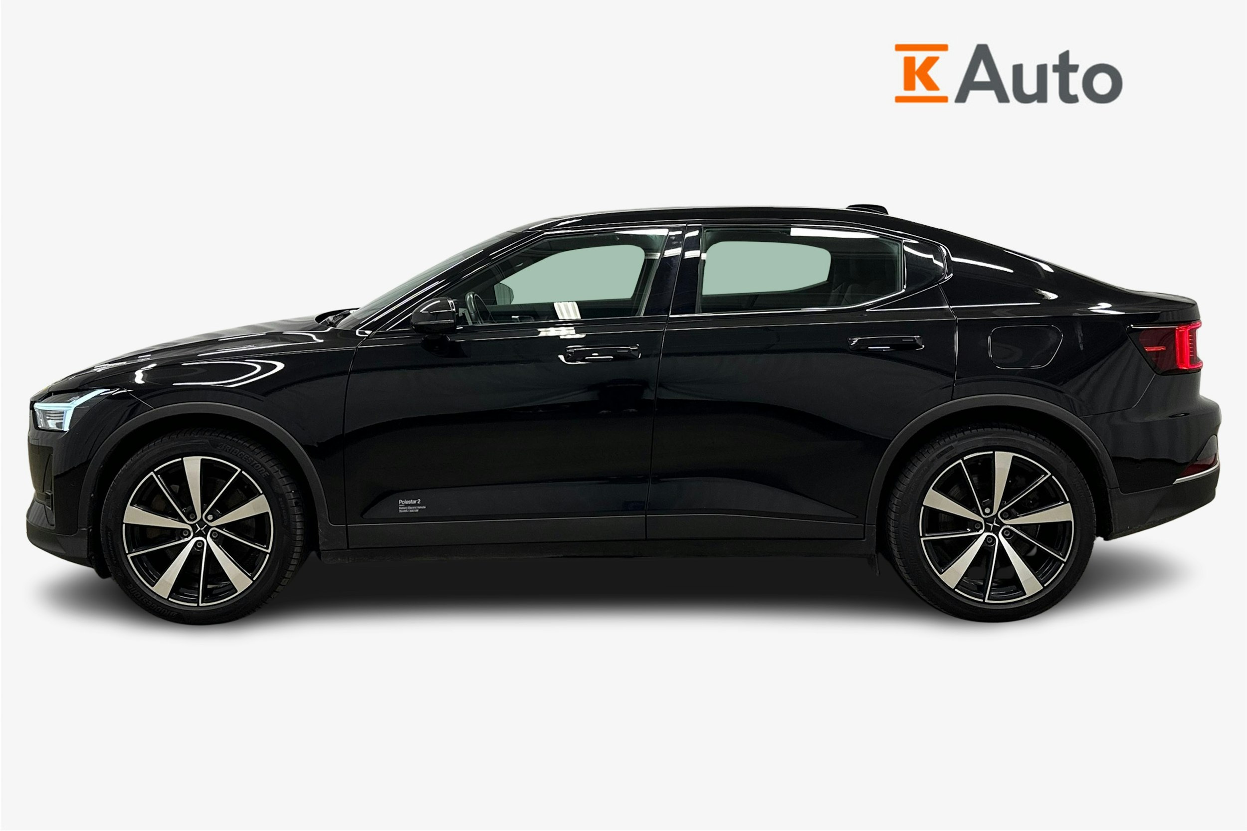 musta Polestar 2 2021 kuva 6.