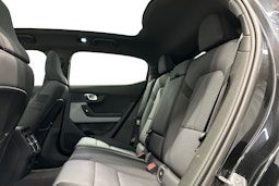 musta Polestar 2 2021 kuva 10.