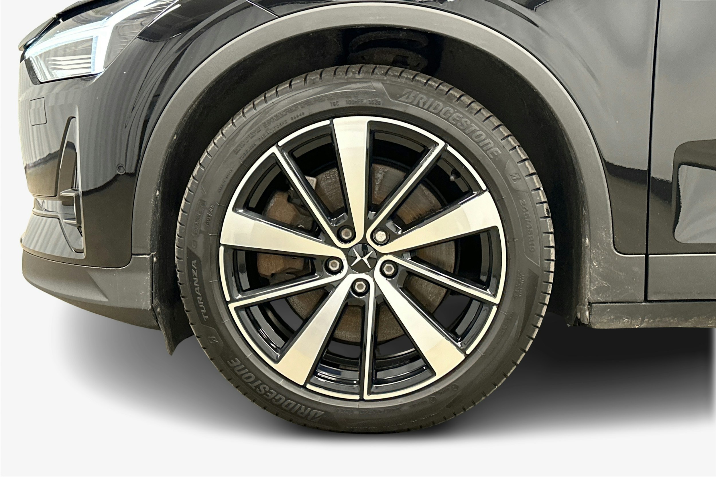 musta Polestar 2 2021 kuva 11.