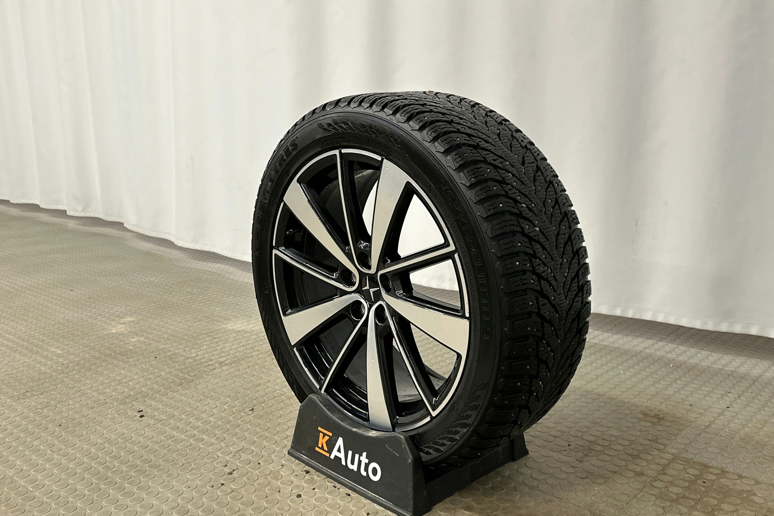 musta Polestar 2 2021 kuva 13.