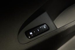 musta Polestar 2 2021 kuva 19.