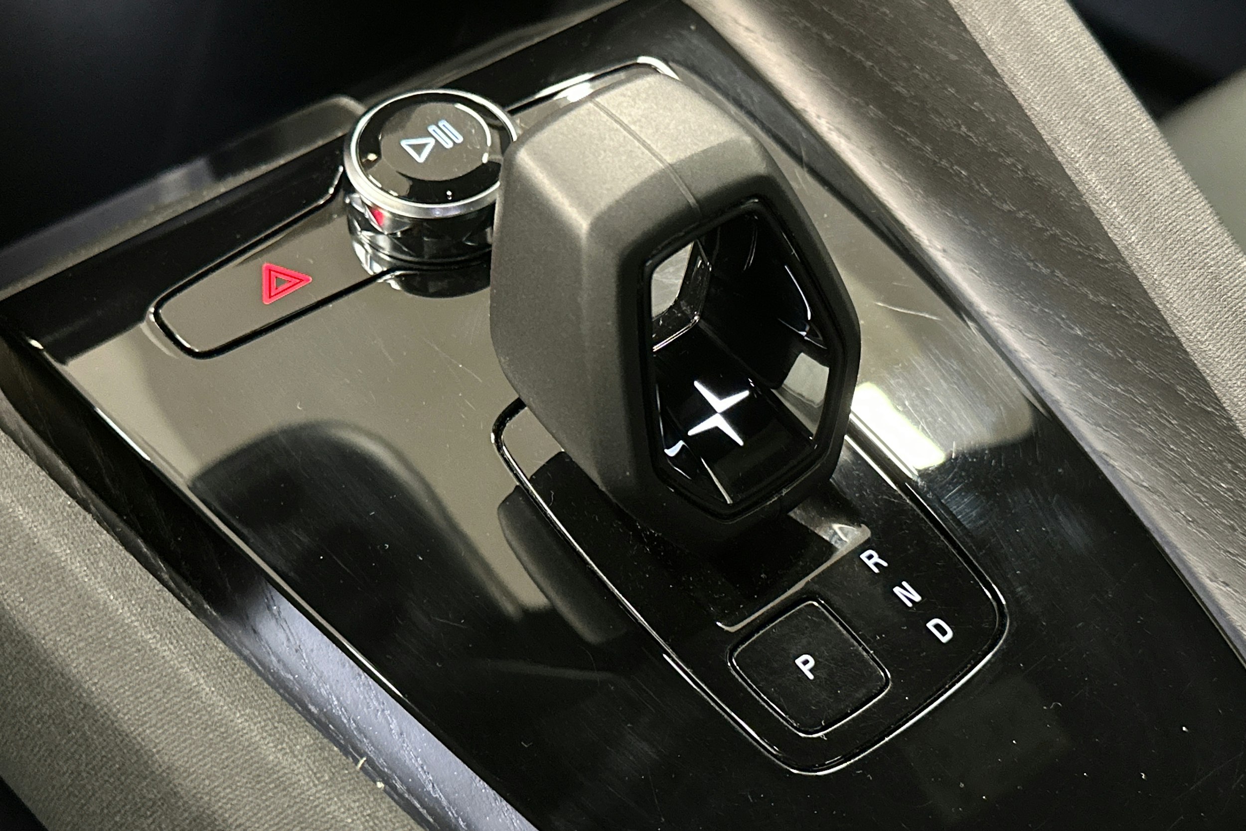 musta Polestar 2 2021 kuva 21.
